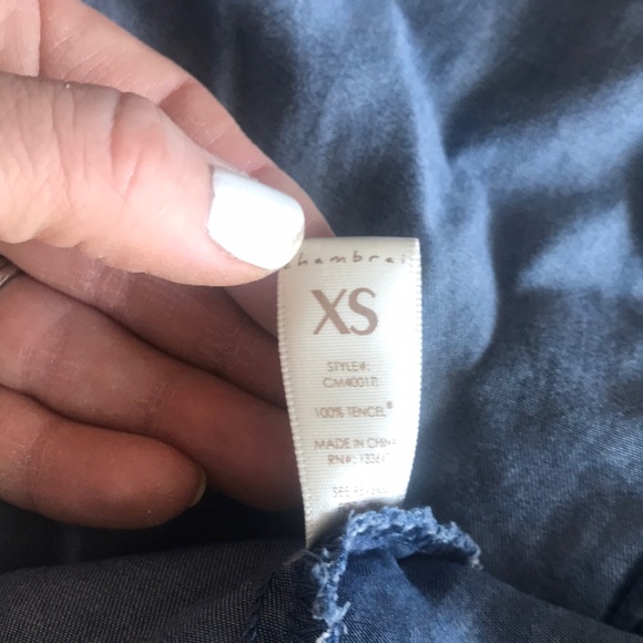 3/$20 Chambrai light weight denim shirt women’s XS - Picture 4 of 7